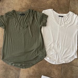 Abercrombie & Fitch- 2 T-shirts